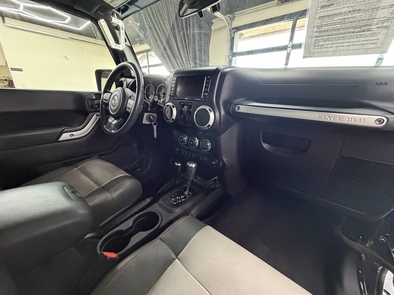 2012 Jeep Wrangler Sahara - Photo 23