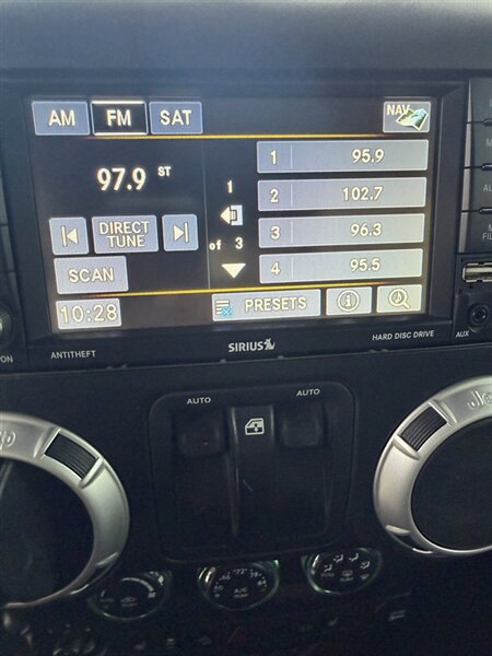 2012 Jeep Wrangler Sahara - Photo 9