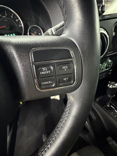 2012 Jeep Wrangler Sahara - Photo 7