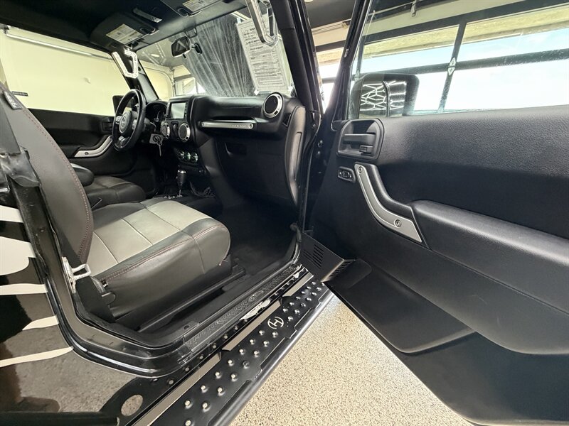 2012 Jeep Wrangler Sahara - Photo 24