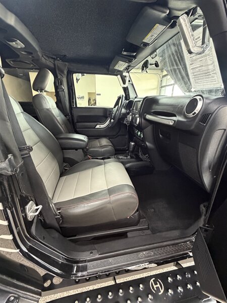 2012 Jeep Wrangler Sahara - Photo 18