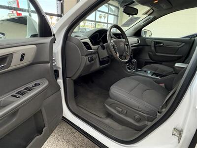 2017 Chevrolet Traverse LT - Photo 7 - Bullhead City, AZ 86442