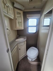 2013 Tiffin allegro breeze   - Photo 15 - Bullhead City, AZ 86442