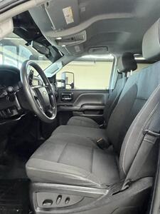 2022 Chevrolet Silverado 6500HD   - Photo 13 - Bullhead City, AZ 86442