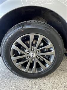 2019 Ford Expedition MAX Limited   - Photo 2 - Bullhead City, AZ 86442