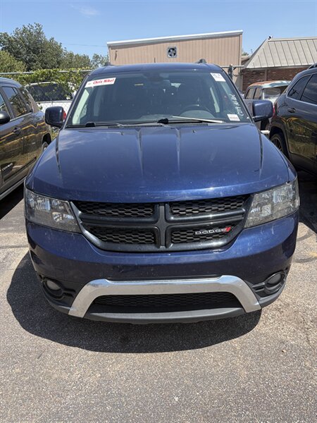 2020 Dodge Journey Crossroad   - Photo 1 - Oklahoma City, OK 73122
