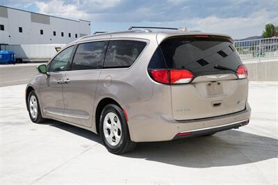 2018 Chrysler Pacifica Hybrid Touring L - Photo 4 - Spanish Fork, UT 84660