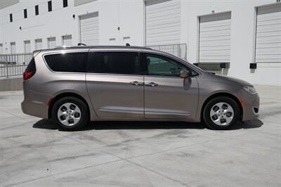 2018 Chrysler Pacifica Hybrid Touring L - Photo 7 - Spanish Fork, UT 84660