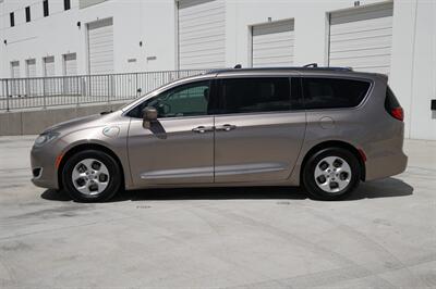 2018 Chrysler Pacifica Hybrid Touring L - Photo 3 - Spanish Fork, UT 84660