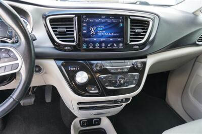 2018 Chrysler Pacifica Hybrid Touring L - Photo 20 - Spanish Fork, UT 84660
