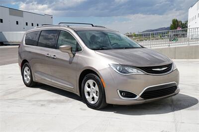 2018 Chrysler Pacifica Hybrid Touring L - Photo 8 - Spanish Fork, UT 84660