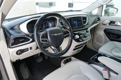 2018 Chrysler Pacifica Hybrid Touring L - Photo 16 - Spanish Fork, UT 84660