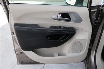 2018 Chrysler Pacifica Hybrid Touring L - Photo 13 - Spanish Fork, UT 84660