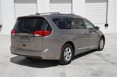 2018 Chrysler Pacifica Hybrid Touring L - Photo 6 - Spanish Fork, UT 84660