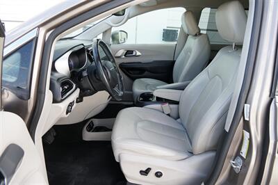 2018 Chrysler Pacifica Hybrid Touring L - Photo 14 - Spanish Fork, UT 84660