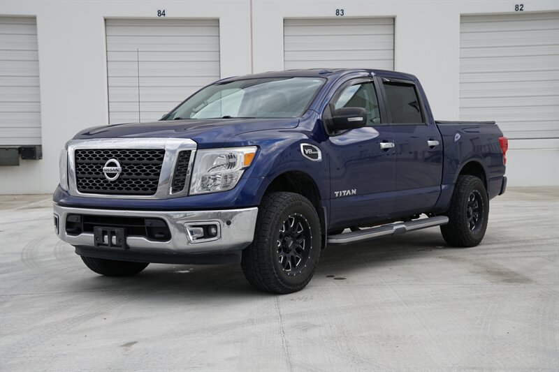 2017 Nissan Titan SV  