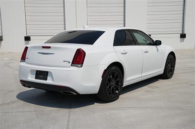 2019 Chrysler 300 S - Photo 6 - Spanish Fork, UT 84660