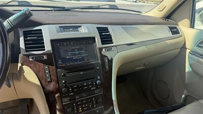 2010 Cadillac Escalade ESV Premium   - Photo 8 - Spanish Fork, UT 84660