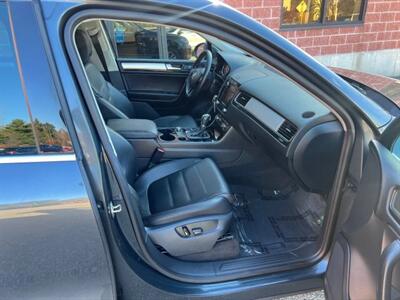 2013 Volkswagen Touareg VR6 Sport SUV 4D   - Photo 13 - Canton, MA 02021