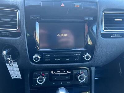 2013 Volkswagen Touareg VR6 Sport SUV 4D   - Photo 15 - Canton, MA 02021