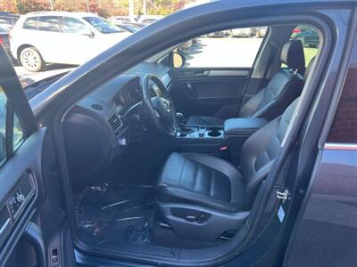2013 Volkswagen Touareg VR6 Sport SUV 4D   - Photo 9 - Canton, MA 02021