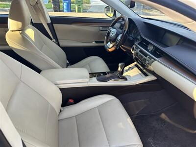 2018 Lexus ES300h   - Photo 11 - Los Angeles, CA 90017