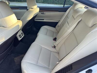 2018 Lexus ES300h   - Photo 12 - Los Angeles, CA 90017
