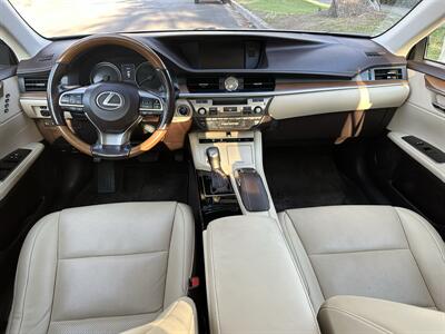 2018 Lexus ES300h   - Photo 9 - Los Angeles, CA 90017