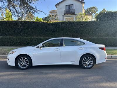 2018 Lexus ES300h   - Photo 2 - Los Angeles, CA 90017