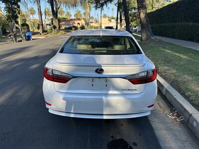 2018 Lexus ES300h   - Photo 4 - Los Angeles, CA 90017