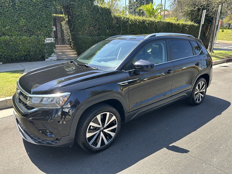 2022 Volkswagen Taos SE   - Photo 1 - Los Angeles, CA 90017