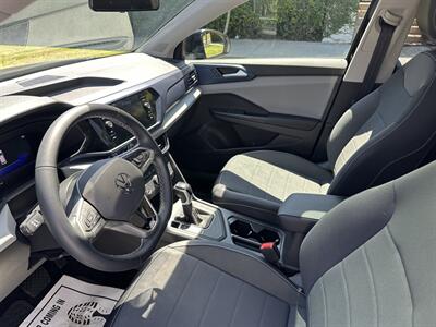 2022 Volkswagen Taos SE   - Photo 10 - Los Angeles, CA 90017