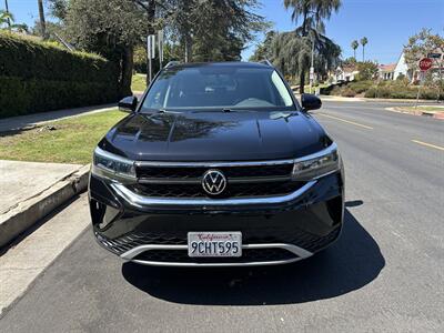 2022 Volkswagen Taos SE   - Photo 8 - Los Angeles, CA 90017
