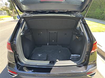 2022 Volkswagen Taos SE   - Photo 13 - Los Angeles, CA 90017