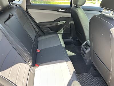 2022 Volkswagen Taos SE   - Photo 14 - Los Angeles, CA 90017
