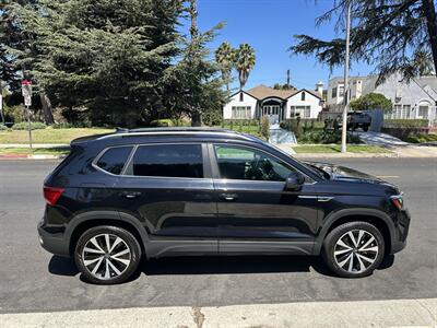 2022 Volkswagen Taos SE   - Photo 6 - Los Angeles, CA 90017