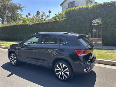 2022 Volkswagen Taos SE   - Photo 3 - Los Angeles, CA 90017