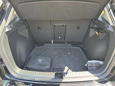 2022 Volkswagen Taos SE   - Photo 12 - Los Angeles, CA 90017