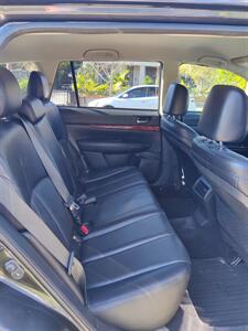 2010 Subaru Outback 3.6R Limited   - Photo 11 - Los Angeles, CA 90017