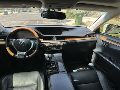 2015 Lexus ES 300h   - Photo 11 - Los Angeles, CA 90017