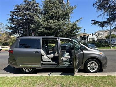 2017 Toyota Sienna XLE 8-Passenger   - Photo 17 - Los Angeles, CA 90017
