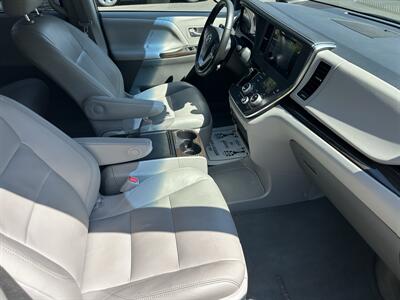 2017 Toyota Sienna XLE 8-Passenger   - Photo 11 - Los Angeles, CA 90017