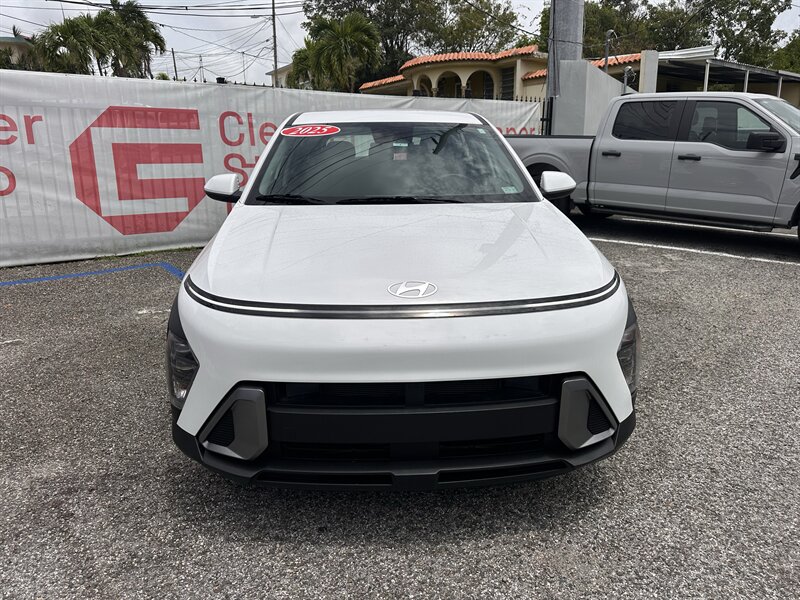 2025 Hyundai KONA SE  