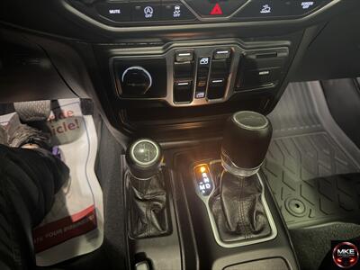 2023 Jeep Gladiator Sport   - Photo 13 - Muskego, WI 53150