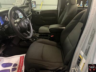 2023 Jeep Gladiator Sport   - Photo 9 - Muskego, WI 53150