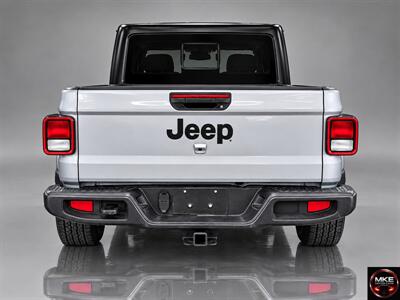 2023 Jeep Gladiator Sport   - Photo 4 - Muskego, WI 53150