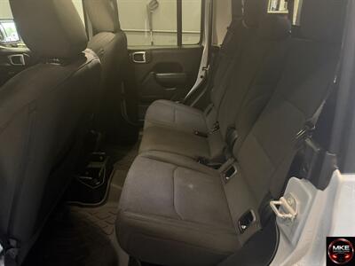 2023 Jeep Gladiator Sport   - Photo 8 - Muskego, WI 53150
