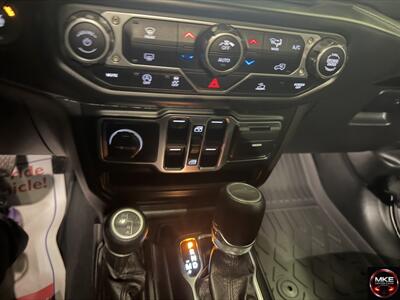 2023 Jeep Gladiator Sport   - Photo 12 - Muskego, WI 53150