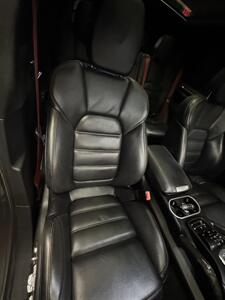 2016 Porsche Cayenne Turbo   - Photo 16 - Muskego, WI 53150