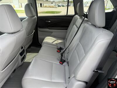 2016 Honda Pilot Touring   - Photo 9 - Muskego, WI 53150